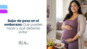 Bajar de peso en el embarazo: mujer embarazada disfrutando una alimentación saludable